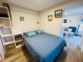 Studio with private car park and air con